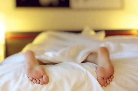 研究發(fā)現(xiàn)睡眠呼吸暫?；颊叩氖呖梢酝ㄟ^認知行為療法和運動訓練來治療